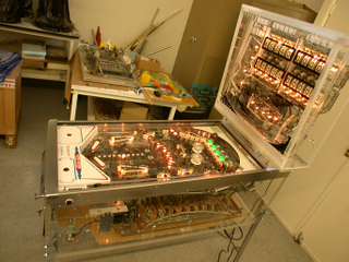Illustration for article titled Transparent Pinball Machine is Awesome, Beautiful